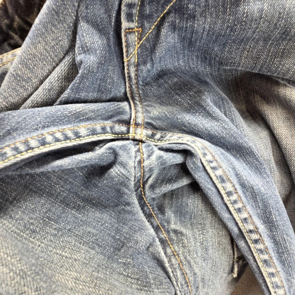 Vintage Levis Engineered Jeans Mens Blue Zip Fly Medium Wash Fits 30x32